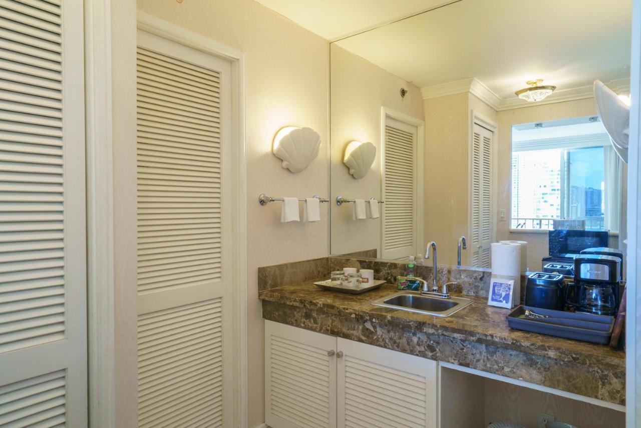 Studio Unit At The Royal Garden, In Waikiki ワイキキ・ロイヤルガーデン Honolulu Exterior foto